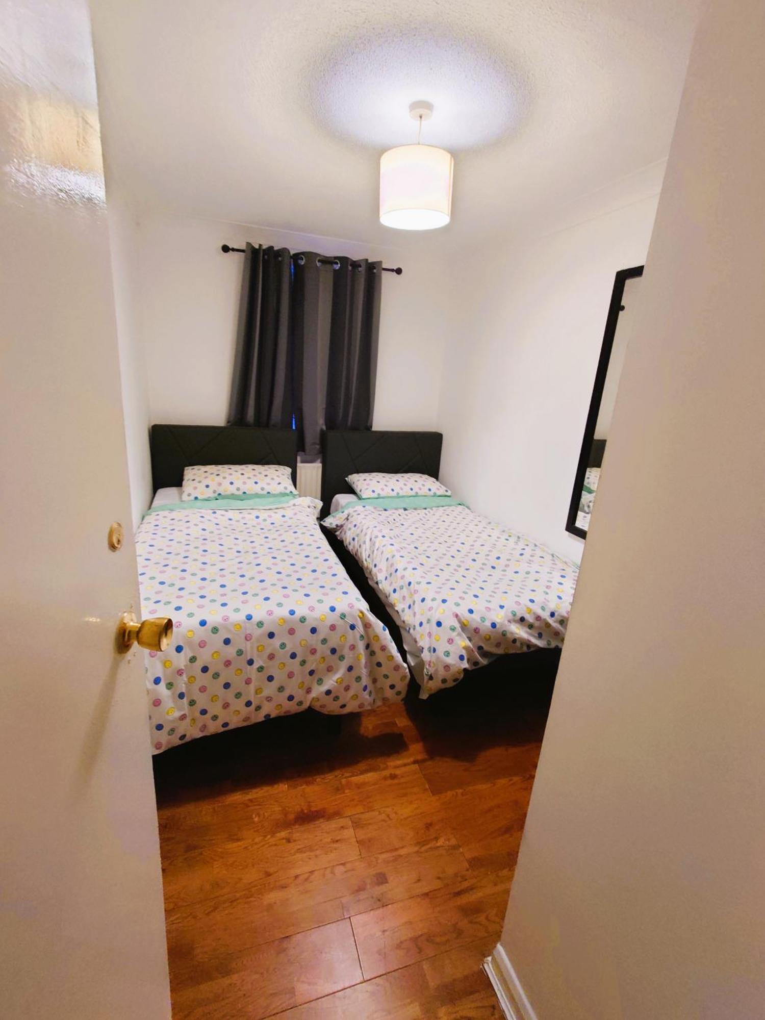 Edwardian 4 Bedrooms With 4 Bathrooms Townhouse, Next To Underground, Accommodates 10 People Лондон Экстерьер фото