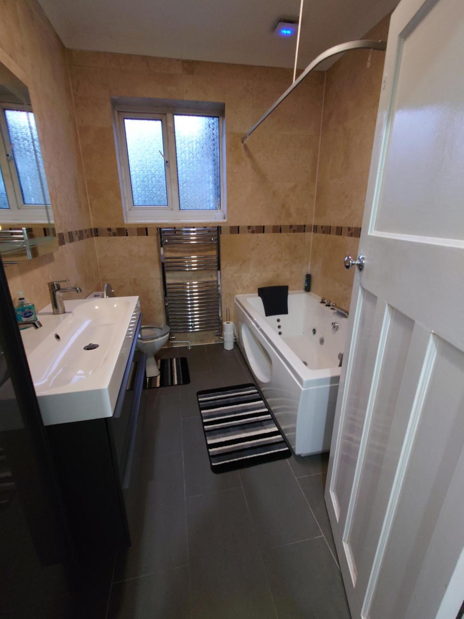 Edwardian 4 Bedrooms With 4 Bathrooms Townhouse, Next To Underground, Accommodates 10 People Лондон Экстерьер фото
